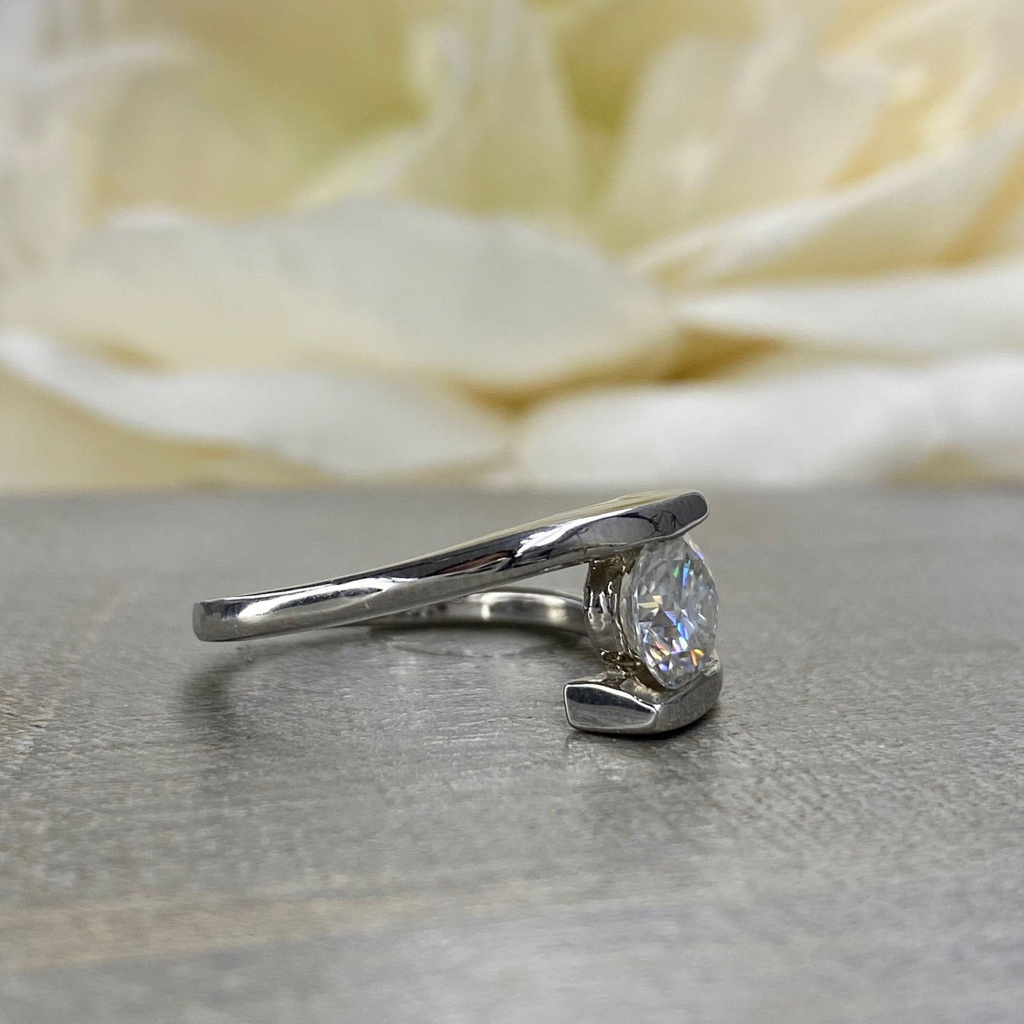 Round Solitaire Moissanite Engagement Ring, 1.00ctw Ladies Unique Moissanite Solitaire Wedding Ring, 14k Gold Round Moissanite Ring    #7098