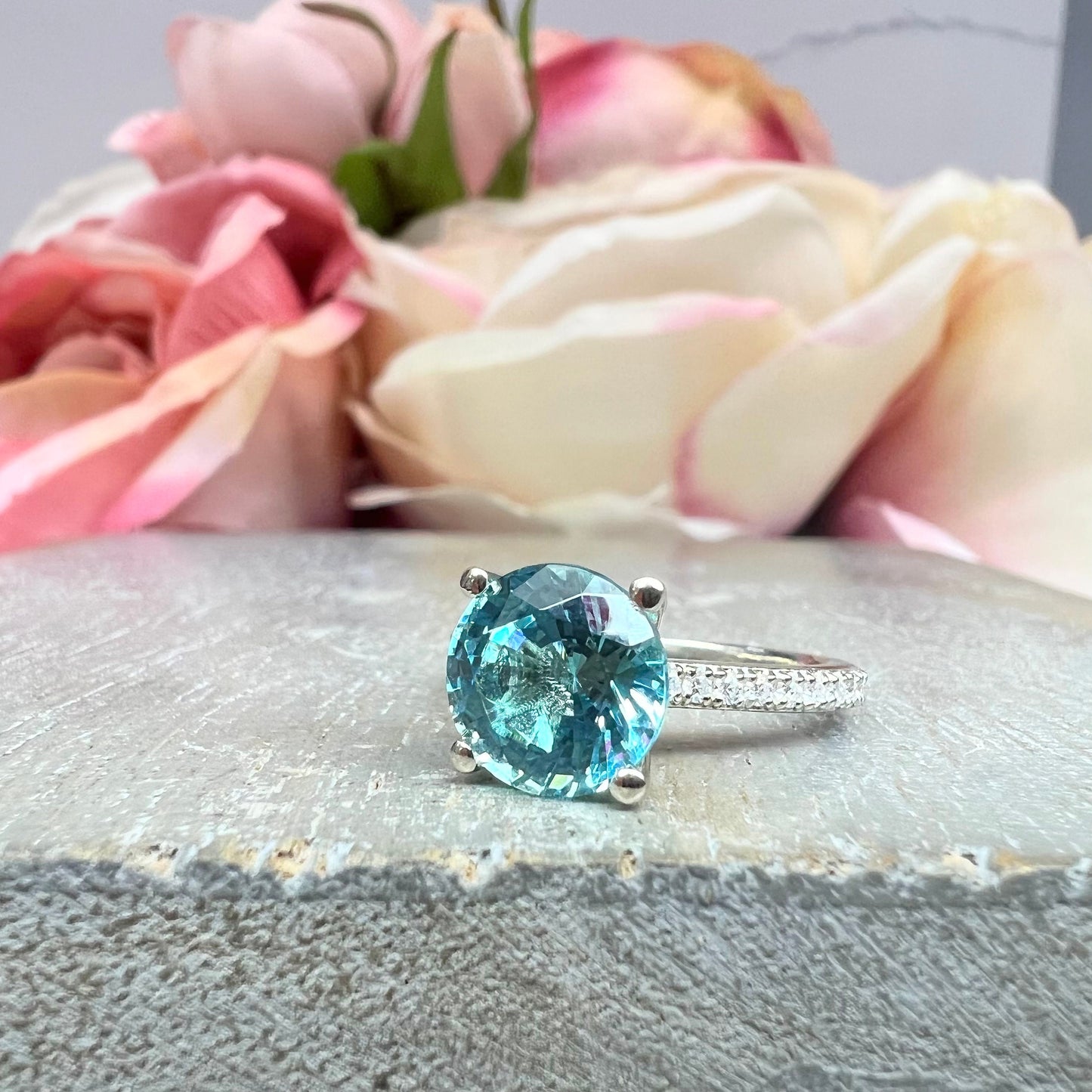 Neon Blue Paraiba Round Engagement Ring, 14k Solid Gold Paraiba and Moissanite Engagement Rings, Ladies Ring #6368