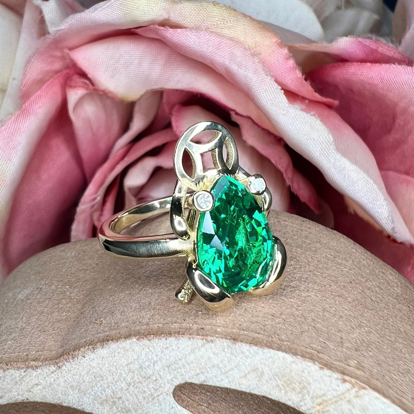 Frog ring 14k yellow gold, lucky frog ring forggy ring frog jewelry pear cut emerald good luck frog ring cute frog ring gold frog ring #7789