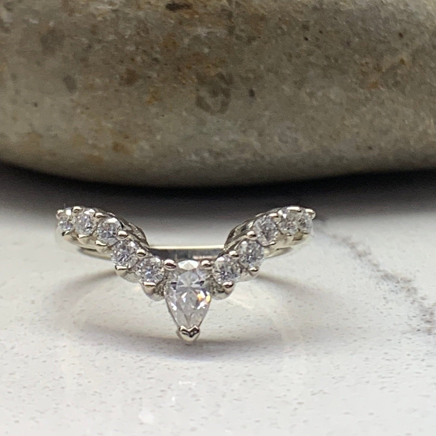 Moissanite Curved Wedding Band For Women 14K Solid White Gold, V Shaped Stacking Bands Vintage Crown Cluster Moissanite Wedding Bands #7185